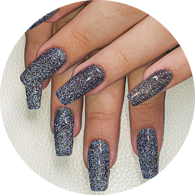 Customize suas unhas com designs exclusivos, destacando sua individualidade.